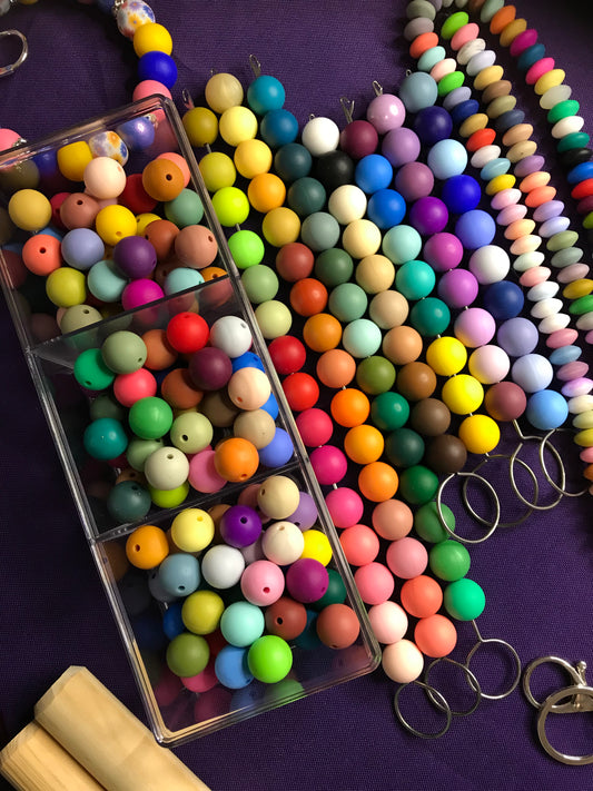 Scoop * 15mm round silicone beads - random mix printed and solids