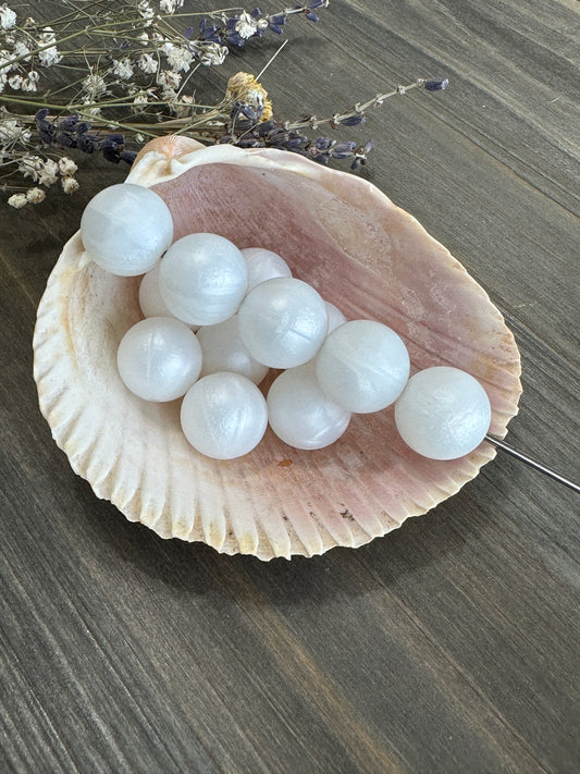 * 15mm Solid Color Beads - White Pearl #41