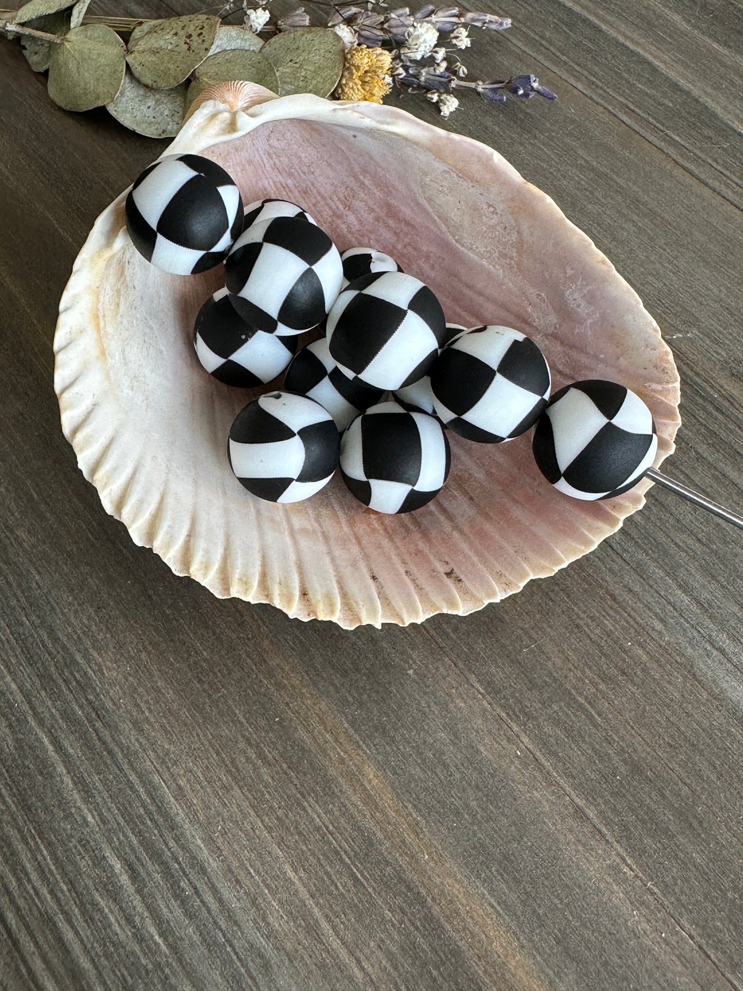 15mm Round Print Design Beads - Black and White P79