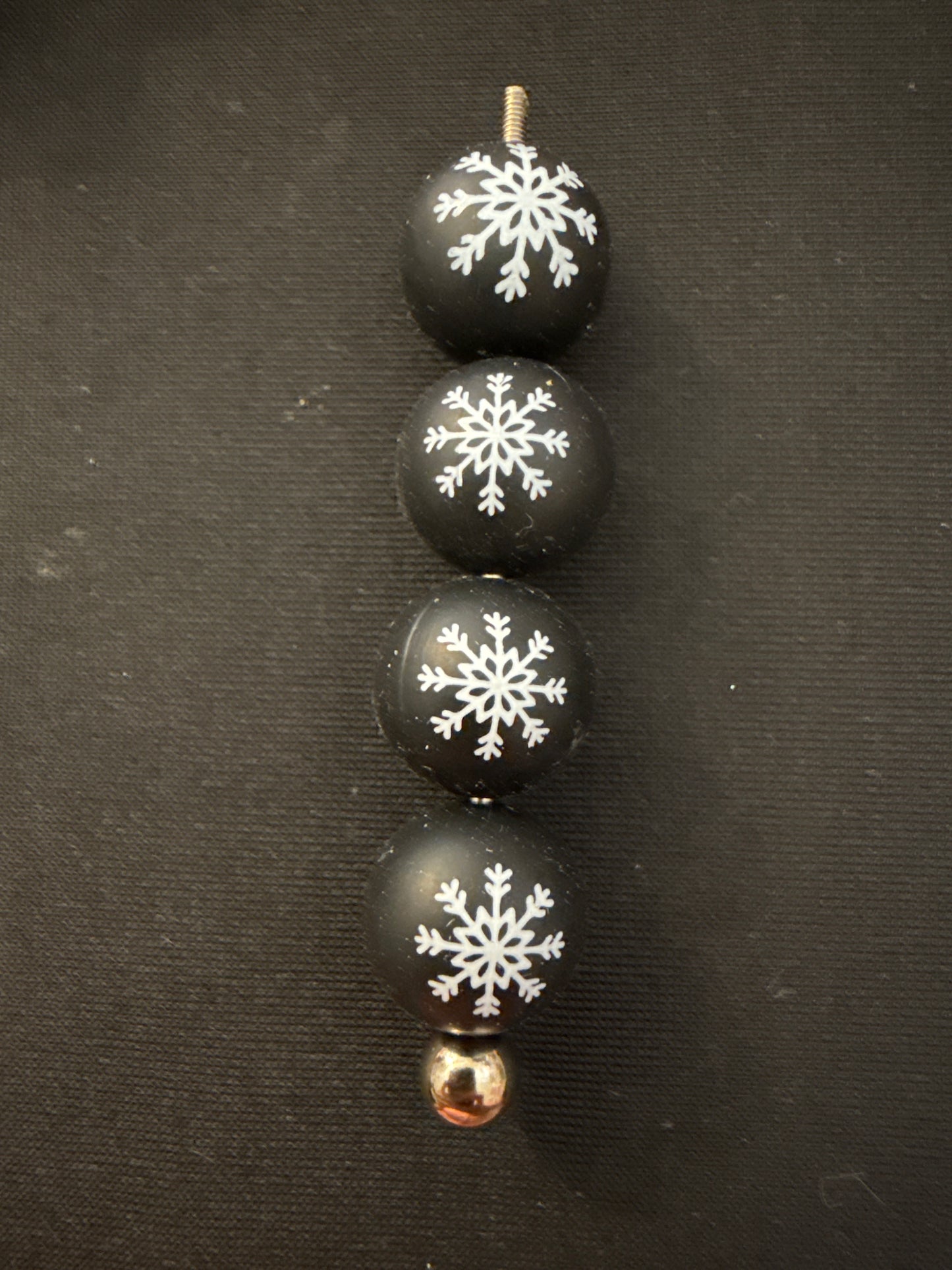 15mm Round Print Design Beads - White and Black Snowflake P155