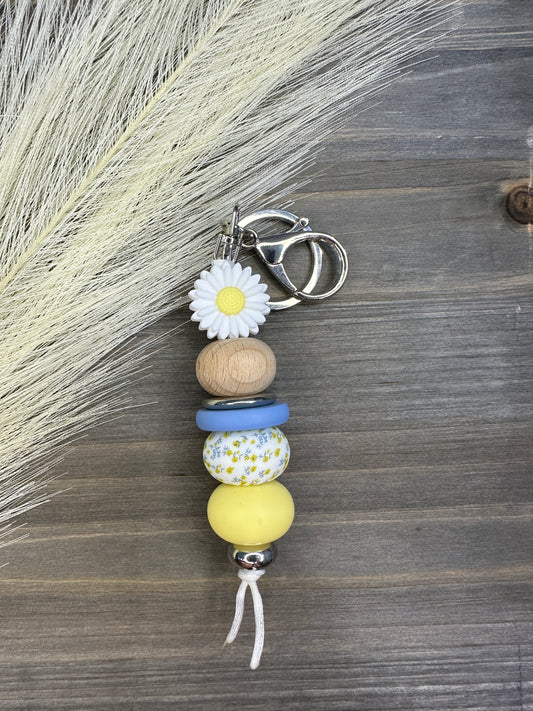 Yellow bloom daisy keychain