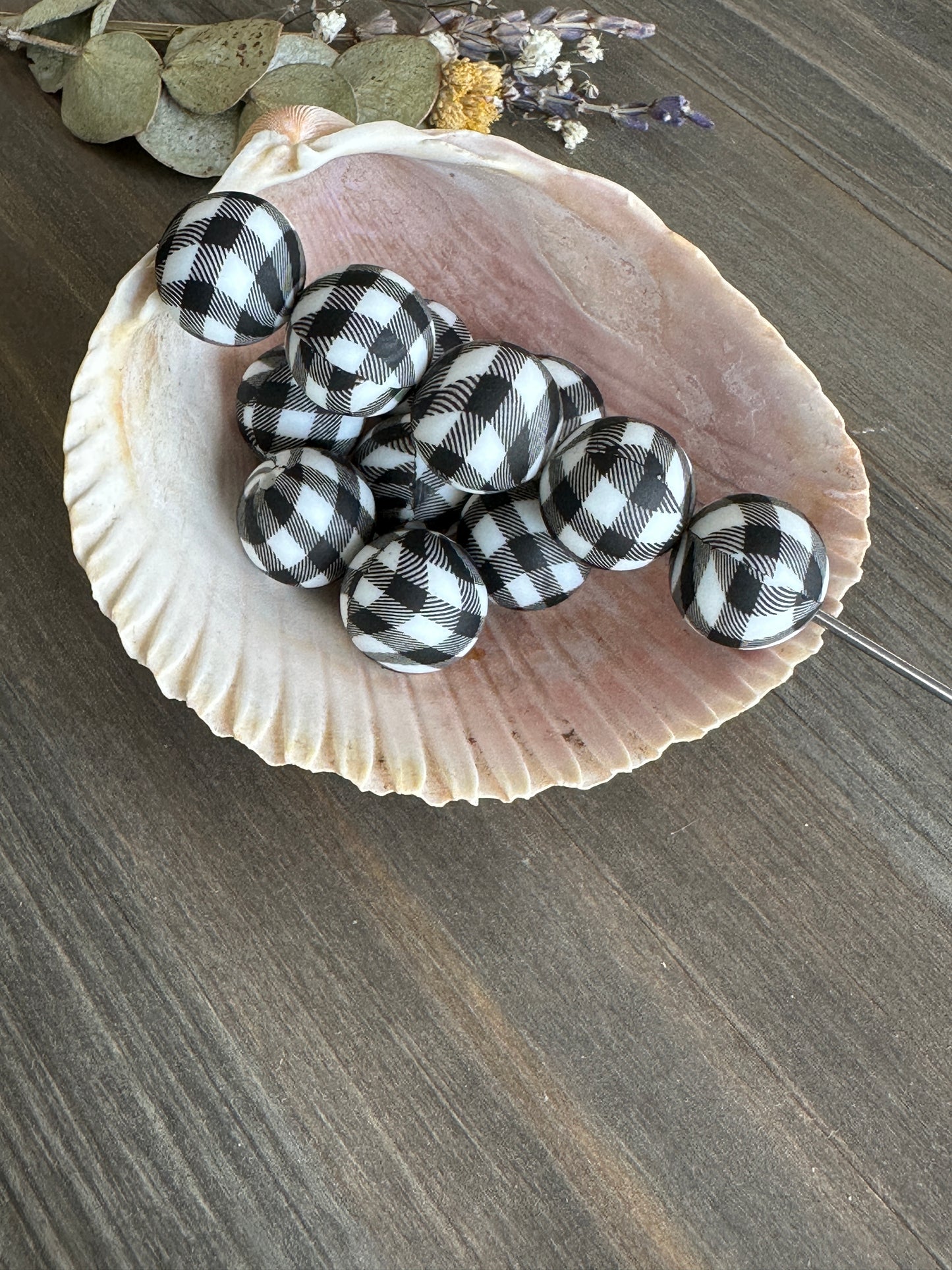 15mm Round Print Design Beads - Black and White Plaid P51