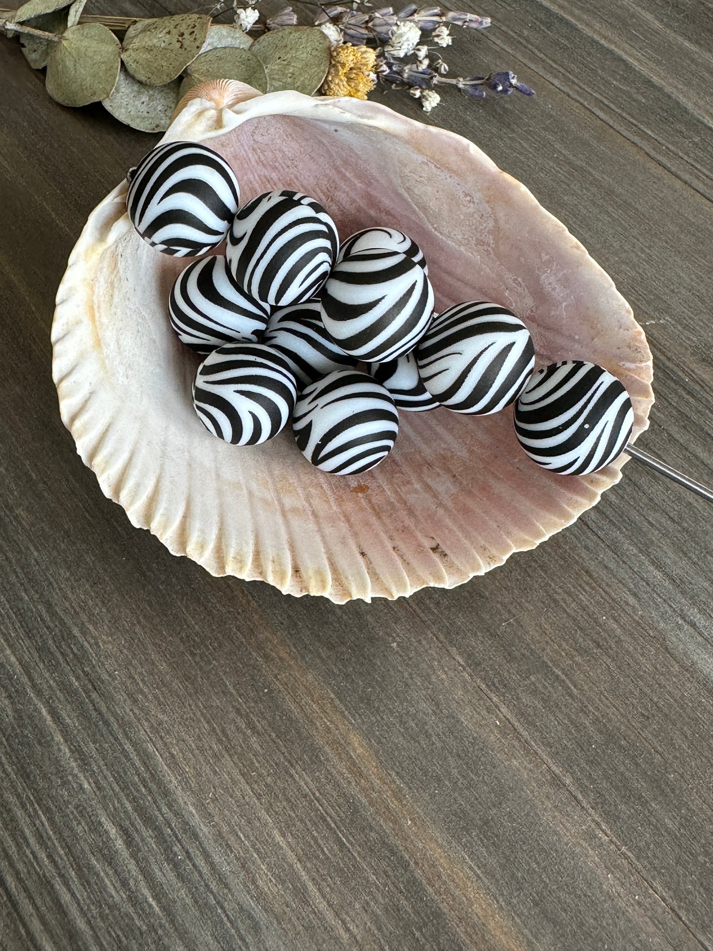 15mm Round Print Design Beads - Zebra P17